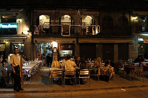 Café terrace in the Ribeira at night